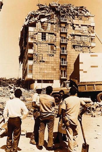 Colapso de un edificio en Los Palos Grandes tras el terremoto de Caracas de 1967