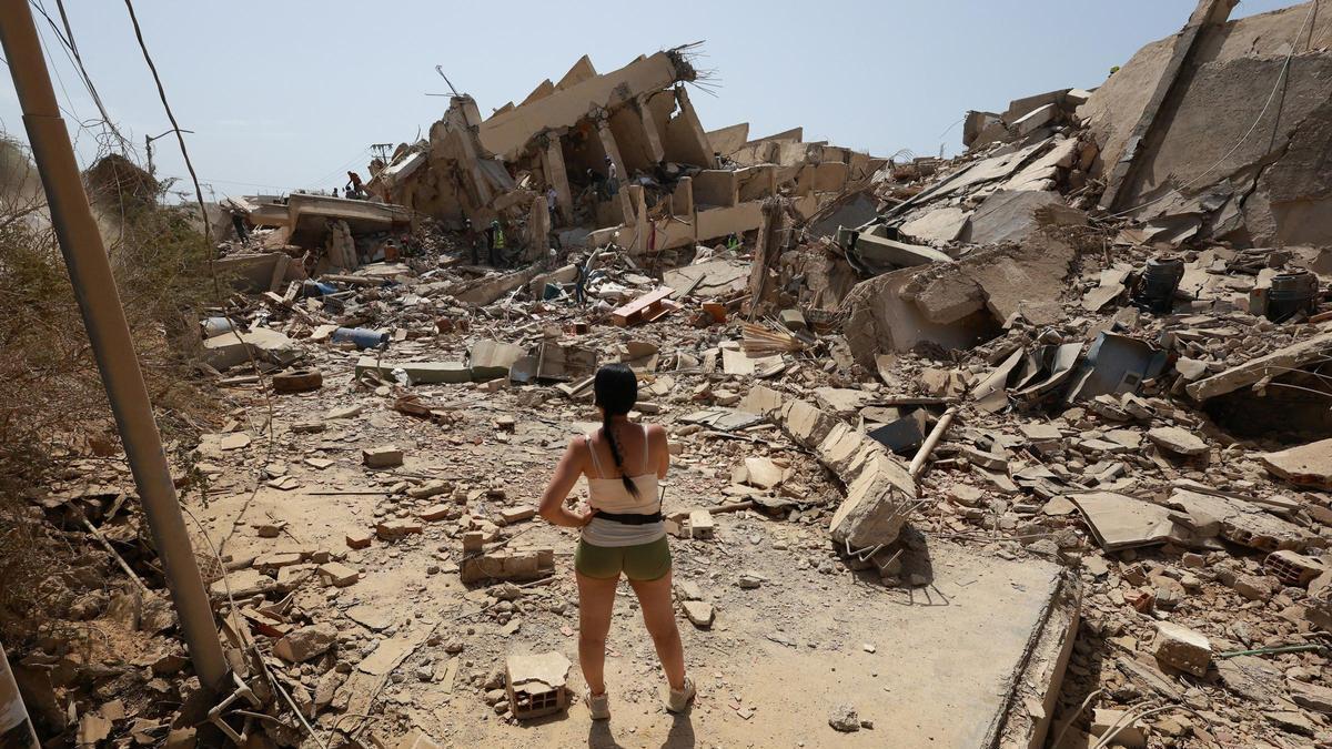 Persona frente al colapso total de una edificación, Venezuela 2026